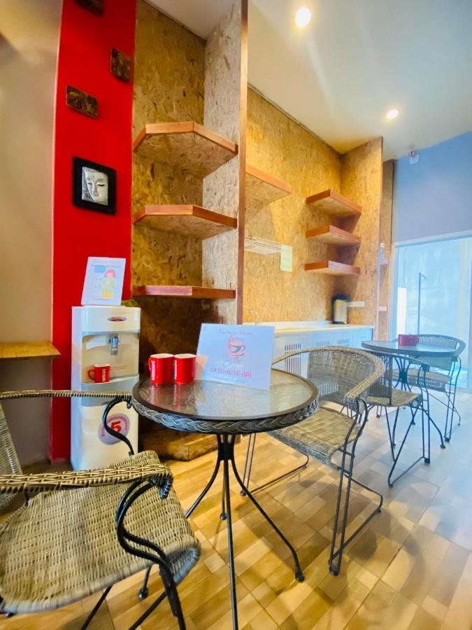 Frutta Hostel Patong Eksteriør bilde