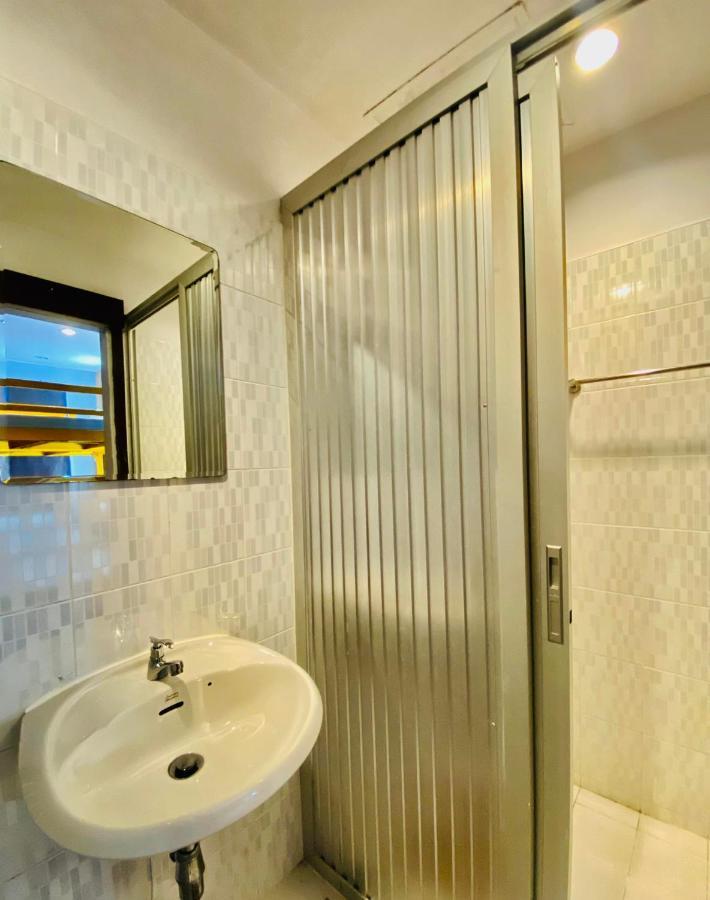 Frutta Hostel Patong Eksteriør bilde