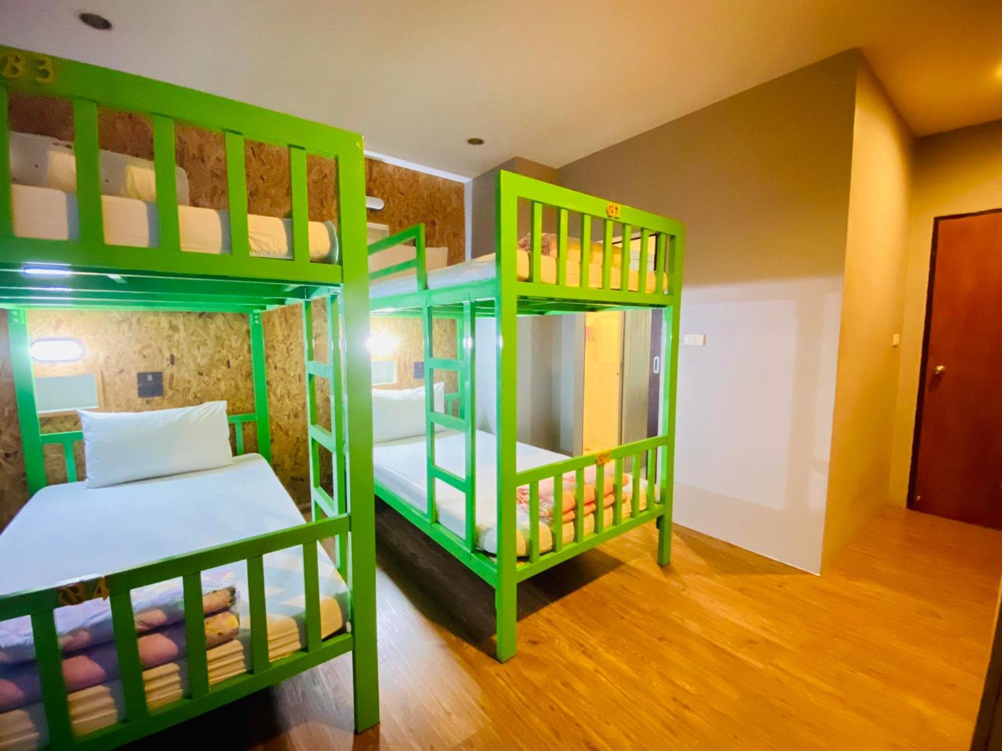 Frutta Hostel Patong Eksteriør bilde